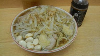 「小ぶた+たまり醤油漬にんにく」@ラーメン二郎 環七新代田店の写真