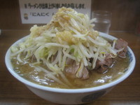 「ブー少（ニンニク、ヤサイ）　８５０円」@ラーメンの店 どでん 北浦和店の写真