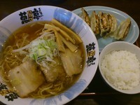 「中華そば＋半ライス（サービス）＋餃子（無料券）＝￥500」@らーめん萬亭 ふじみ野上福岡店の写真