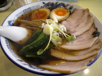 「チャーシュー麺　820円＋味付玉子　100円」@手作り餃子ラーメン まる長の写真