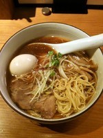 「昔ながらの醤油らぁめん＋味玉」@麺や ひだまりの写真