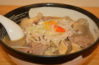 「牛肉とキノコのみそラーメン（中太麺）（秋限定）　750円」@濃厚ラーメン じゅんの写真