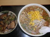 「味噌ラーメンとチャーシュー丼のセット（９００円）」@みらいの写真