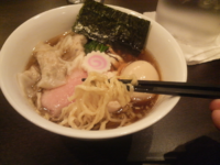 「わんたん麺＋煮玉子」@ビーハイブ ゲンキノモトの写真