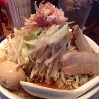 「豚ラーメン野菜マシ」@ラーメン・つけ麺 笑福 西本町店の写真
