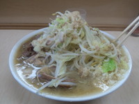 「大ブタ ヤサイ少なめニンニクアブラ」@ラーメン二郎 京成大久保店の写真