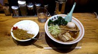 「味玉そば（並）、食堂のカレー」@松戸中華そば 富田食堂の写真