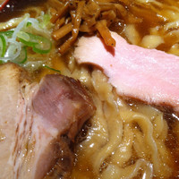 「喜多方らーめん＋大盛り+ごはん」@麺や 七彩 東京駅の写真