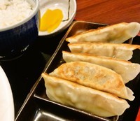 「煮干しダシラーメン＋餃子セット(550円＋250円)」@こだまり屋の写真