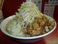 「小ラーメン（野菜マシ　ニンニク少し　タマネギW）+レアほぐ」@麺屋 桐龍の写真