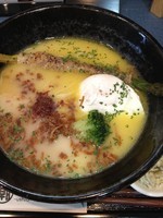 「白(鶏白湯そば)￥840＋ｶﾞｰﾘｯｸﾊﾞﾀｰ￥100」@麺巧 潮の写真