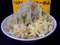 「ラーメン(250g)ニンニクヤサイ ￥650＋チーズ￥70」@ハングリーピッグの写真
