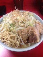 「小ラーメン豚入り　７５０円　麺少なめ　ニンニク少し　アブラ」@ラーメン二郎 中山駅前店の写真