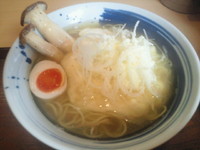 「濃厚チーズ琥珀そば（塩）（冬季限定）720円」@自家製麺 琥珀の写真