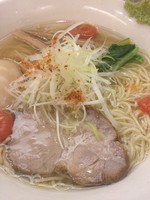 「鶏と魚介の芳醇味玉塩ラーメン￥８５０」@麺処 ほん田 東京駅一番街店の写真