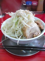 「ラーメン中　全マシ」@ジャンクガレッジ 東大宮店の写真