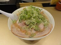 「しょう油ラーメン　680円　中盛50円　お好み普通」@超ごってり麺 ごっつ 秋葉原店の写真