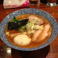 「特製中華そば大盛」@麺 一直の写真