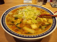 「彩華ラーメン（大・白ネギトッピング）」@彩華ラーメン 京都吉祥院店の写真