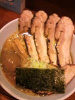 「味玉鶏醤油そば780円＋大盛100円＋チャーシュー200円」@七麺鳥の写真