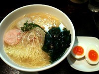 「あら炊き塩らあめんandワカメand味玉」@麺屋 海神の写真