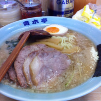 「チャーシューメン700円 ぎょうざシングル100円」@ラーメン青木亭 瀬崎店の写真