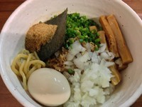 「まぜそば700円＋味玉100円」@白ひげの写真