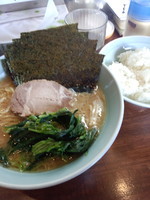 「ラーメン海苔増し、濃い目、硬め、多め」@横浜家系ラーメン 家家家 飯田橋店の写真