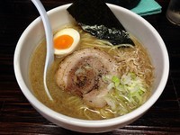 「ラーメン（７８０円）大盛（オープンサービス）」@ラーメン Indieの写真