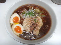 「源醤らぁ麺(大盛)+味玉(680円+クーポン)」@麺や金時の写真