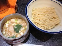 「つけ麺 平麺道産 (800円)」@烈志笑魚油 麺香房 三くの写真