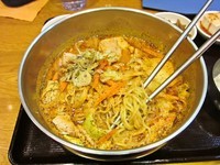 「ピリ辛豚骨ラーメン（ランチセット）980円」@韓国家庭料理 ナレヤ TOC有明店の写真