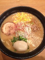 「熟成みそ豚骨らーめん+味玉 880円」@麺や 飛来の写真