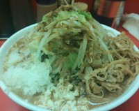 「ラーメン（ニンニク＋野菜＋カラメ＋魚粉＋タマネギ）」@豚ラーメン 蕨店の写真