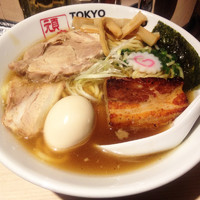 「特製ラーメンライト（淡麗）￥９５０」@TOKYO UNDER GROUND RAMEN 頑者の写真