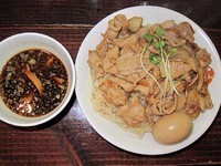 「肉盛りつけ麺並780円＋無料肉増し＋無料味玉」@魁 肉盛りつけ麺 六代目けいすけの写真