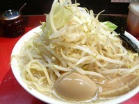 「とん塩らーめん（麺気持ち少なめ、野菜普通、生姜）＋味玉」@らーめん こじろう526 神田小川町店の写真