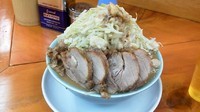 「小豚 ヤサイマシマシ あと全マシ」@ラーメン二郎 新橋店の写真