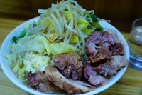 「小豚ラーメン （ニンニク、カラメ、野菜はマシマシ）」@ラーメン二郎 赤羽店の写真