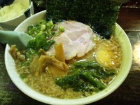 「名物ラーメン６００円＋半ライス無料（ランチサービス）」@名物ラーメン一力の写真