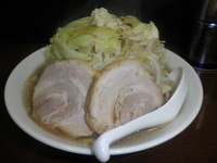 「ラーメン（７００円）野菜・ニンニク」@ラーメン アタゴロウの写真