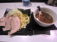 「つけめん（醤油）+煮豚」@SOBAHOUSE金色不如帰の写真