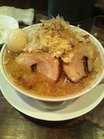 「マンモスラーメン（ニンニク）＋味玉＋ご飯」@泪橋の写真
