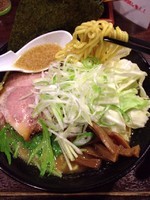 「醤油ラーメン680円+麺大盛り100円」@麺屋 無尽蔵の写真