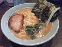 「醤油豚骨ラーメン」@横浜家系ラーメン ばりき家の写真
