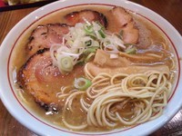 「【金曜日限定】チャーシュー豚骨らーめん（もろみ醤油）￥850」@麺屋たつみ 喜心 狭山店の写真