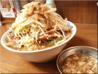 「豚増しラーメン（ヤサイ・アブラ・ニンニク少し）＋ヤサイ追加」@ラーメンの店 どでん 北浦和店の写真