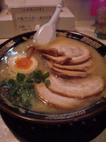 「東京とんこつチャーハンセットチャーシュートッピング」@天神屋の写真