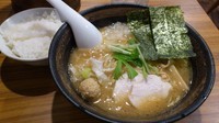 「濃厚鶏骨醤油そば780円+小ライス100円」@濃厚鶏そば 麺屋武一 新橋本店の写真