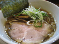 「豚煮干し清湯醤油ラーメン（4周年特別企画）　690円」@らーめん マル汁屋の写真